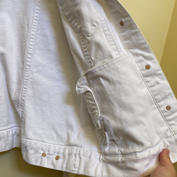 Old Navy white jean jacket - Picture 7 of 8